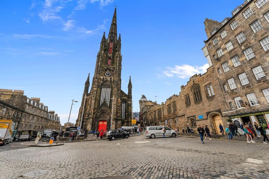 Boutique Modern Royal Mile Apartment Sleeps 4 Edinburg Exteriör bild